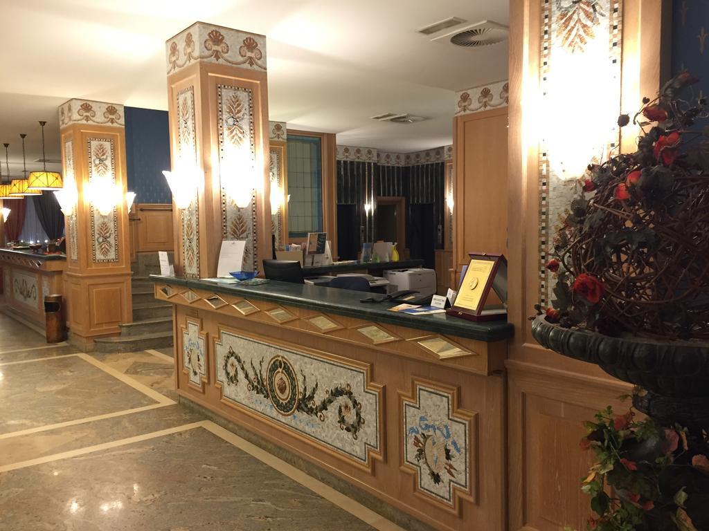 Hotel Promenade Монтесильвано Экстерьер фото